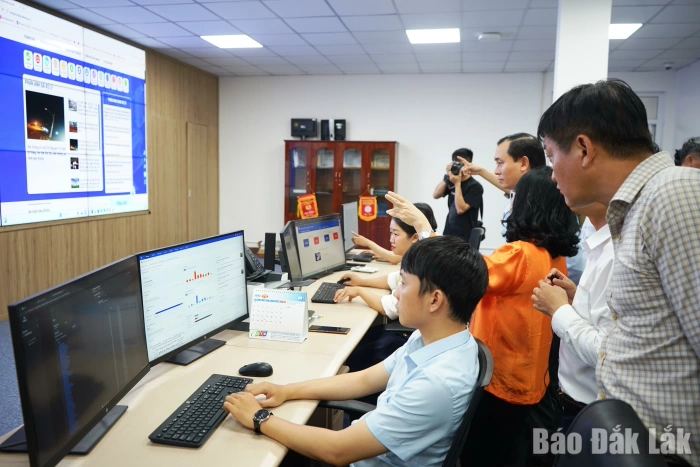 Intellectuals advancing with the nation