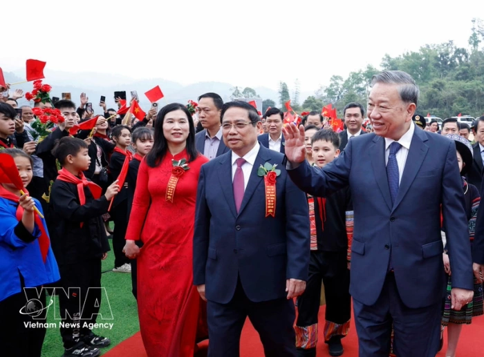 Party chief, PM attend groundbreaking ceremony for inter-level boarding schools
