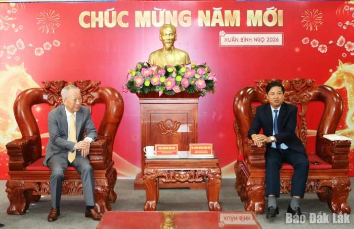 Dak Lak Party Secretary Luong Nguyen Minh Triet meets Pacific Construction Group leaders