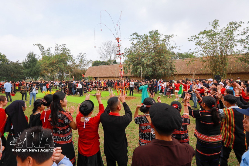 “Colours of Spring across the Nation” event honours cultural traditions of ethnic communities