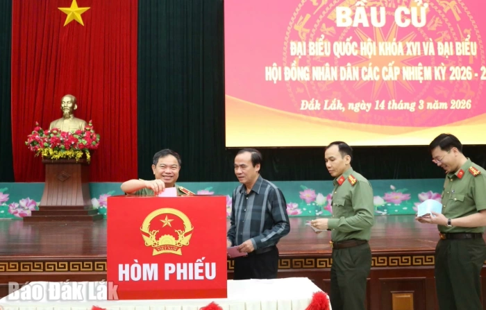 Dak Lak Provincial Police organise early voting, ensuring voting rights for all voters