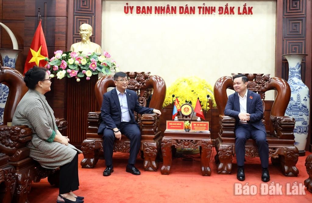 Mongolian Ambassador to Vietnam pays courtesy visit to Dak Lak PPC leaders