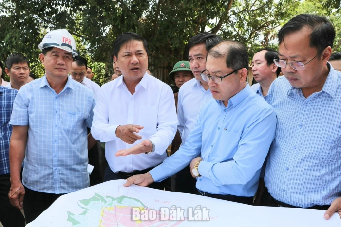 Provincial Party Secretary, comrade Luong Nguyen Minh Triet inspects delayed agricultural projects