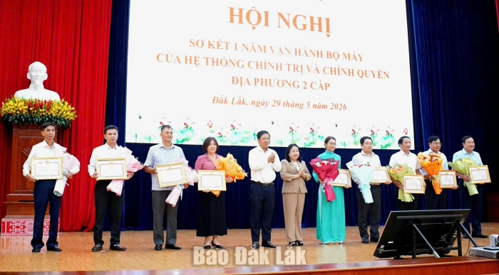 Dak Lak reviews one year of operating two-tier local government model