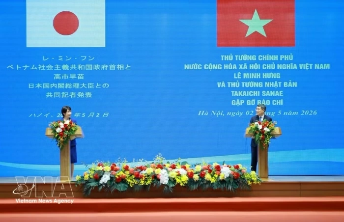 Vietnamese, Japanese PMs meet with press after talks