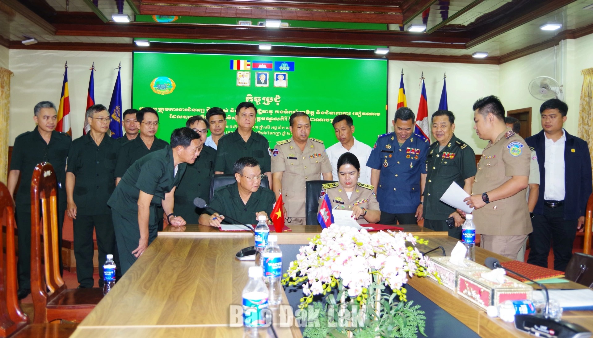 Dak Lak and Mondulkiri Provinces hold talks on search, repatriation of Vietnamese War martyrs’ remains