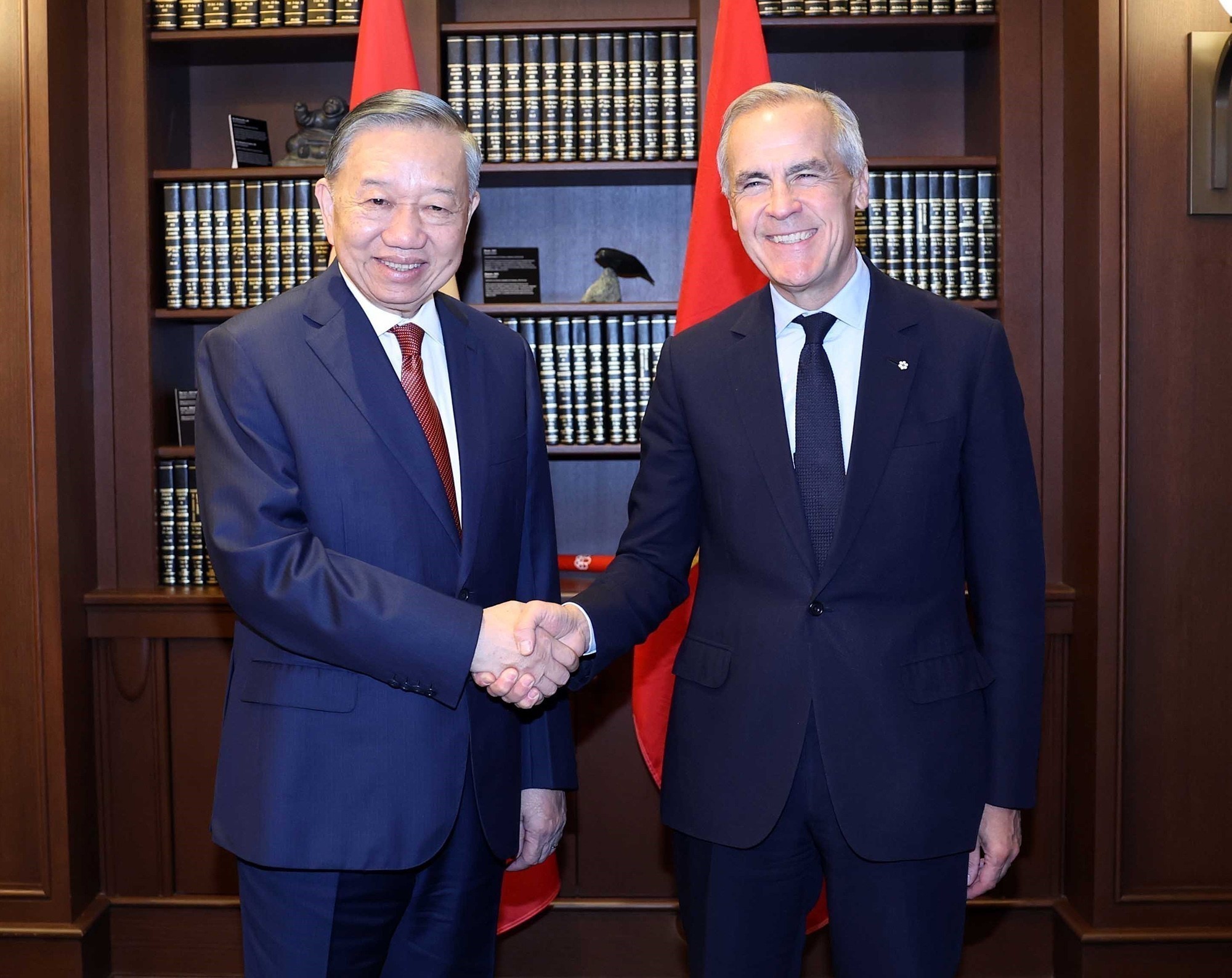 Top leader holds talks with Canadian Prime Minister