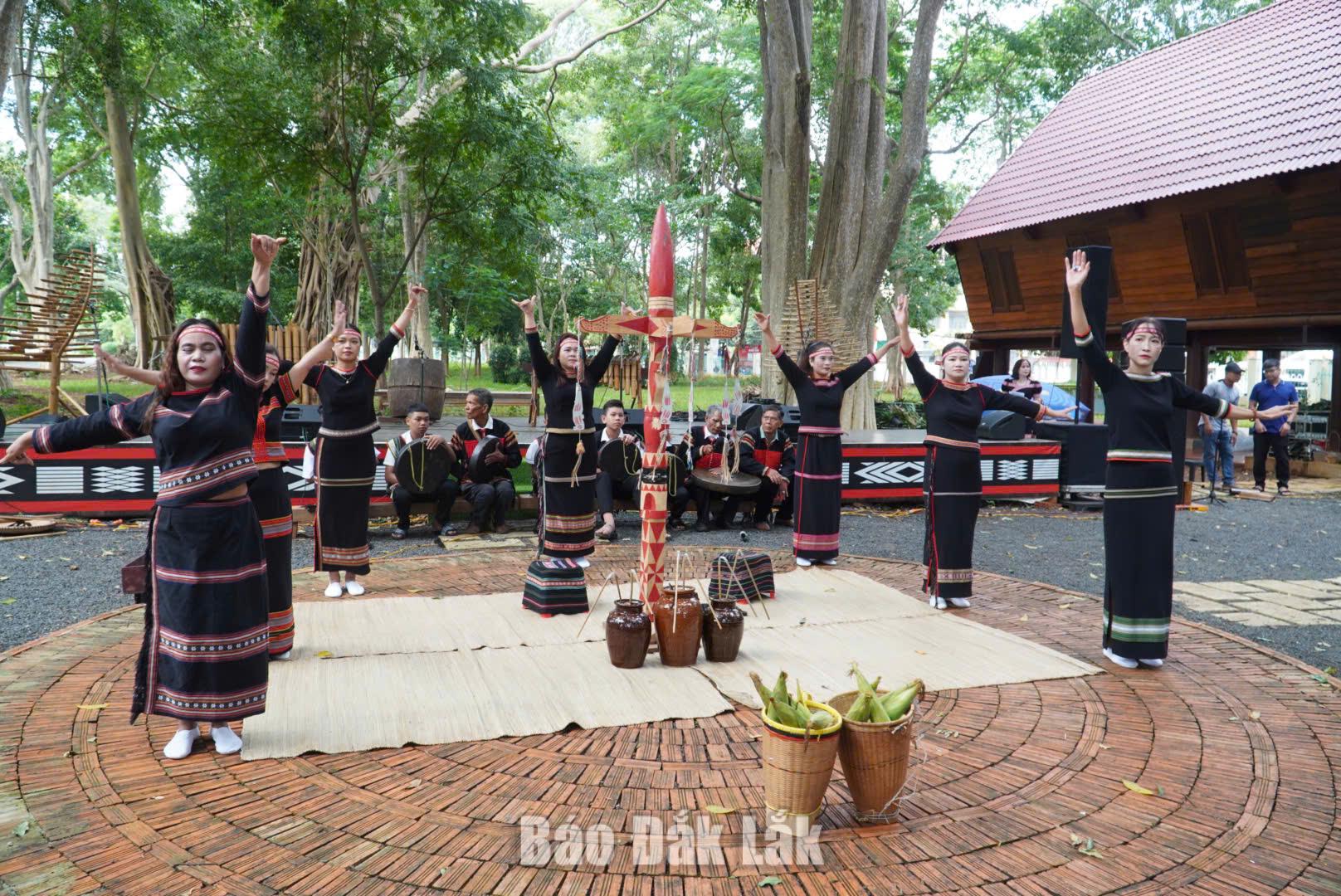 Making traditional arts an endogenous resource
