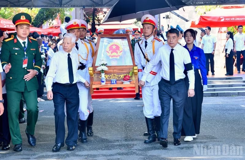 PM attends memorial service for 731 fallen soldiers in Ho Chi Minh City
