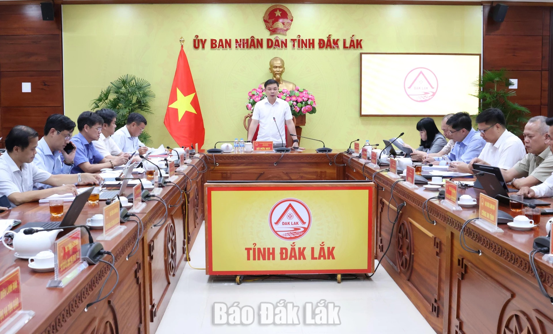 Intensifying efforts to fulfil fourth-quarter 2026 tasks and targets