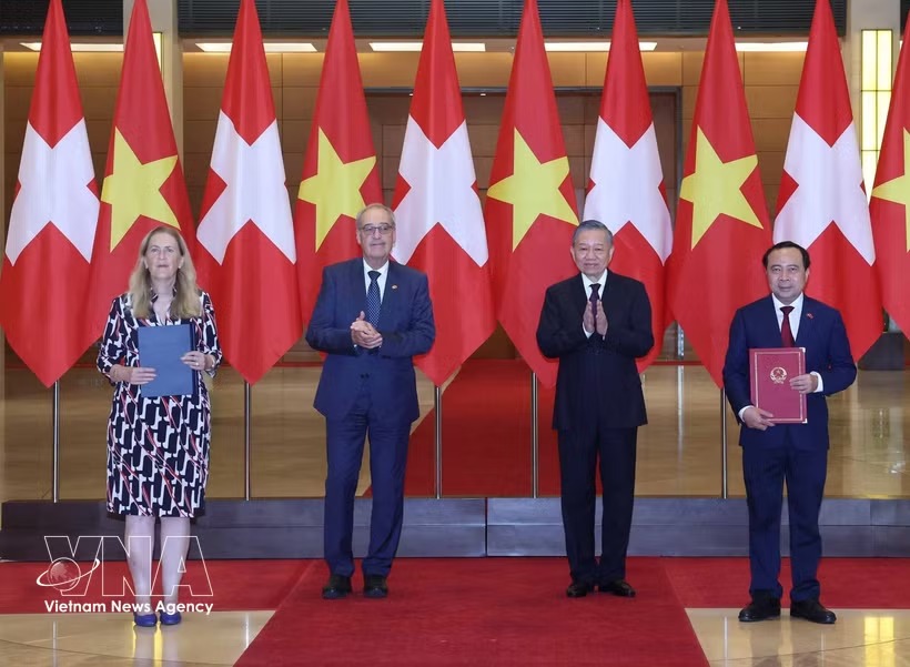 Viet Nam attaches importance to friendship, multifaceted cooperation with Switzerland: Top leader